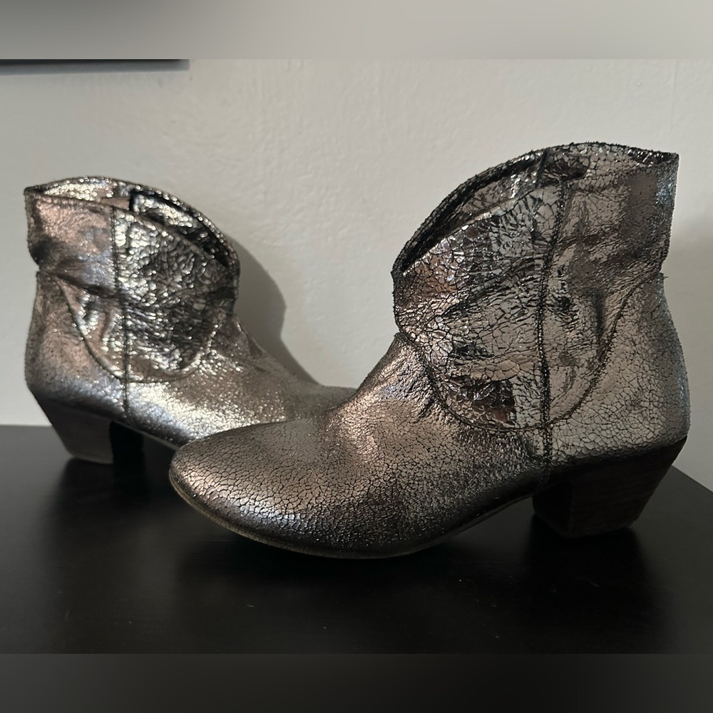 Super fun crackly silvery pewter cowboy booties - Picture 3 of 7